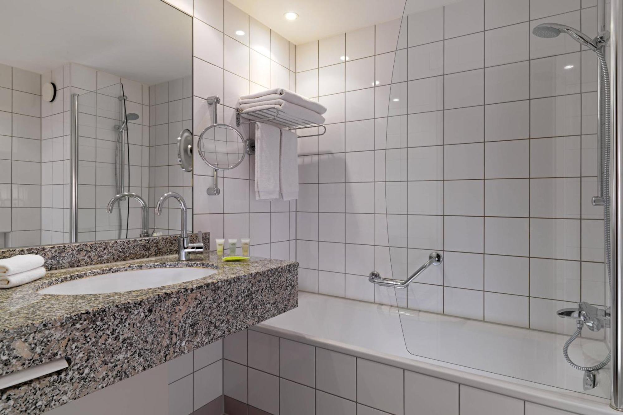 מלון Courtyard By Marriott Duesseldorf Hafen מראה חיצוני תמונה