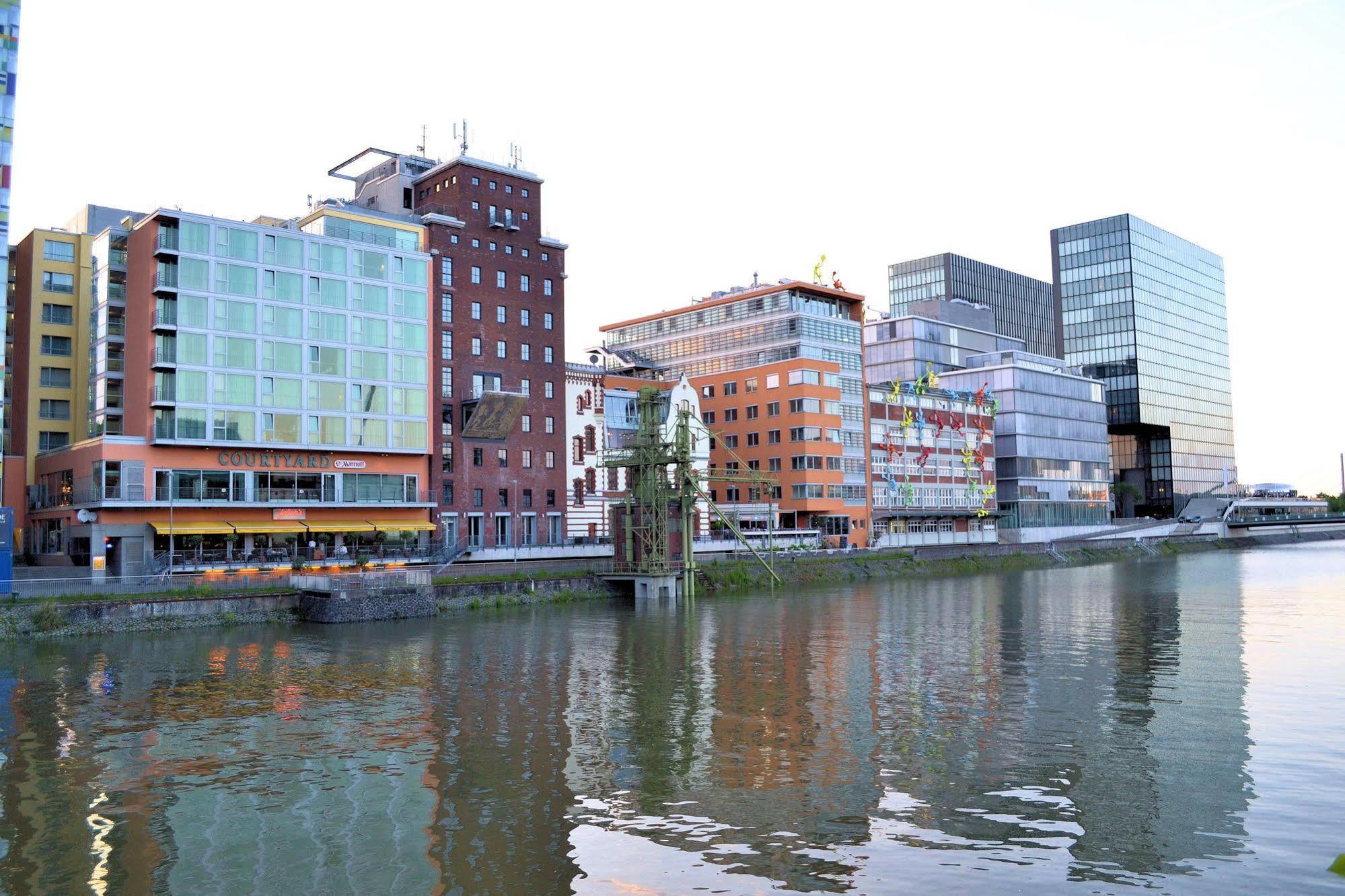 מלון Courtyard By Marriott Duesseldorf Hafen מראה חיצוני תמונה